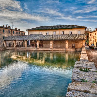 Farmház a toszkánai termálfürdő közelében